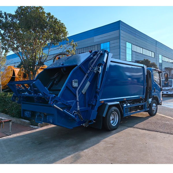 ISUZU KV100 6 wheels 6cbm rear loader garbage compactor truck_Chengli